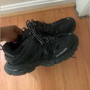 Balenciagas tracks size Eu-44 Us-11